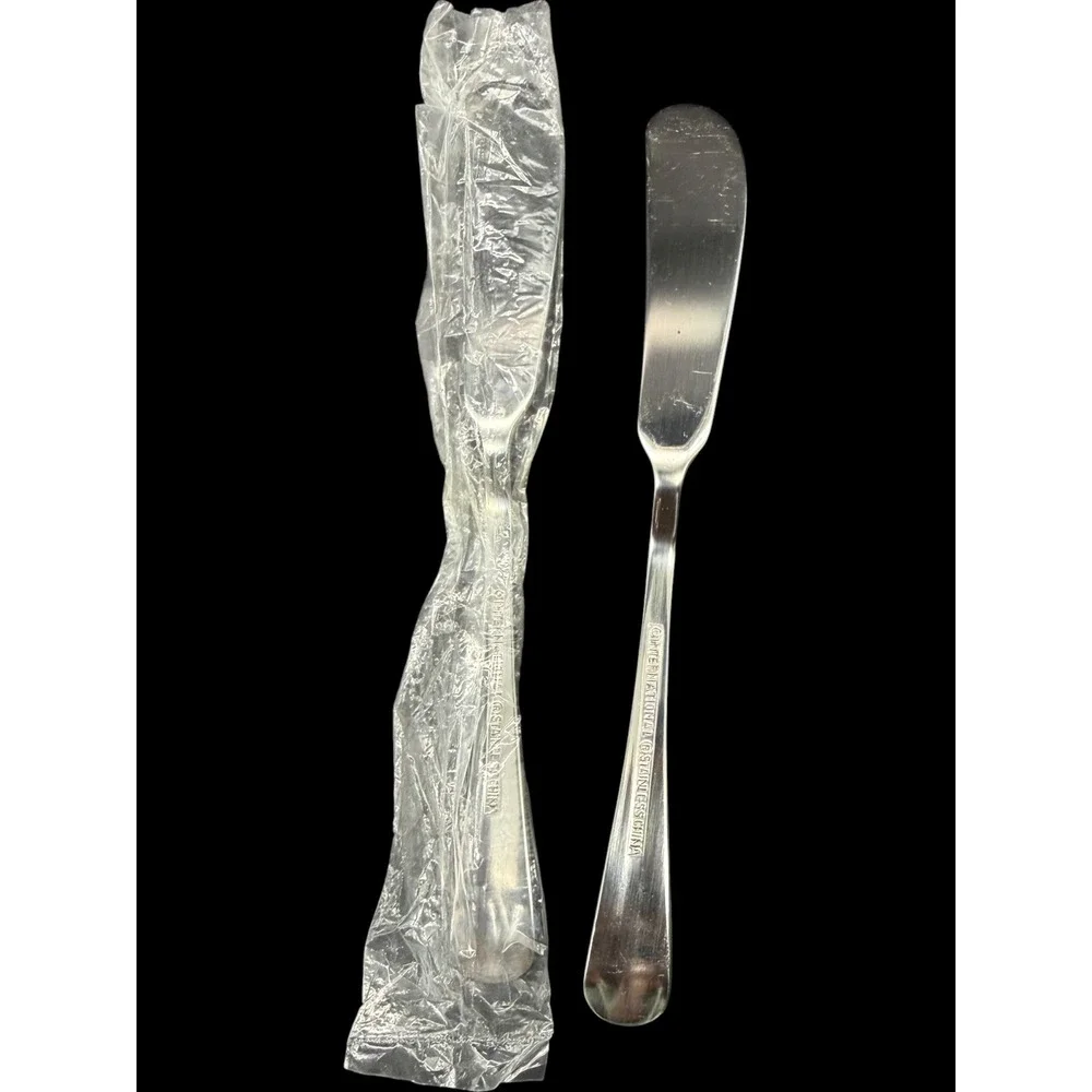 8 International Silver Stainless Cape Cod Butter Spreaders Flatware Scallop